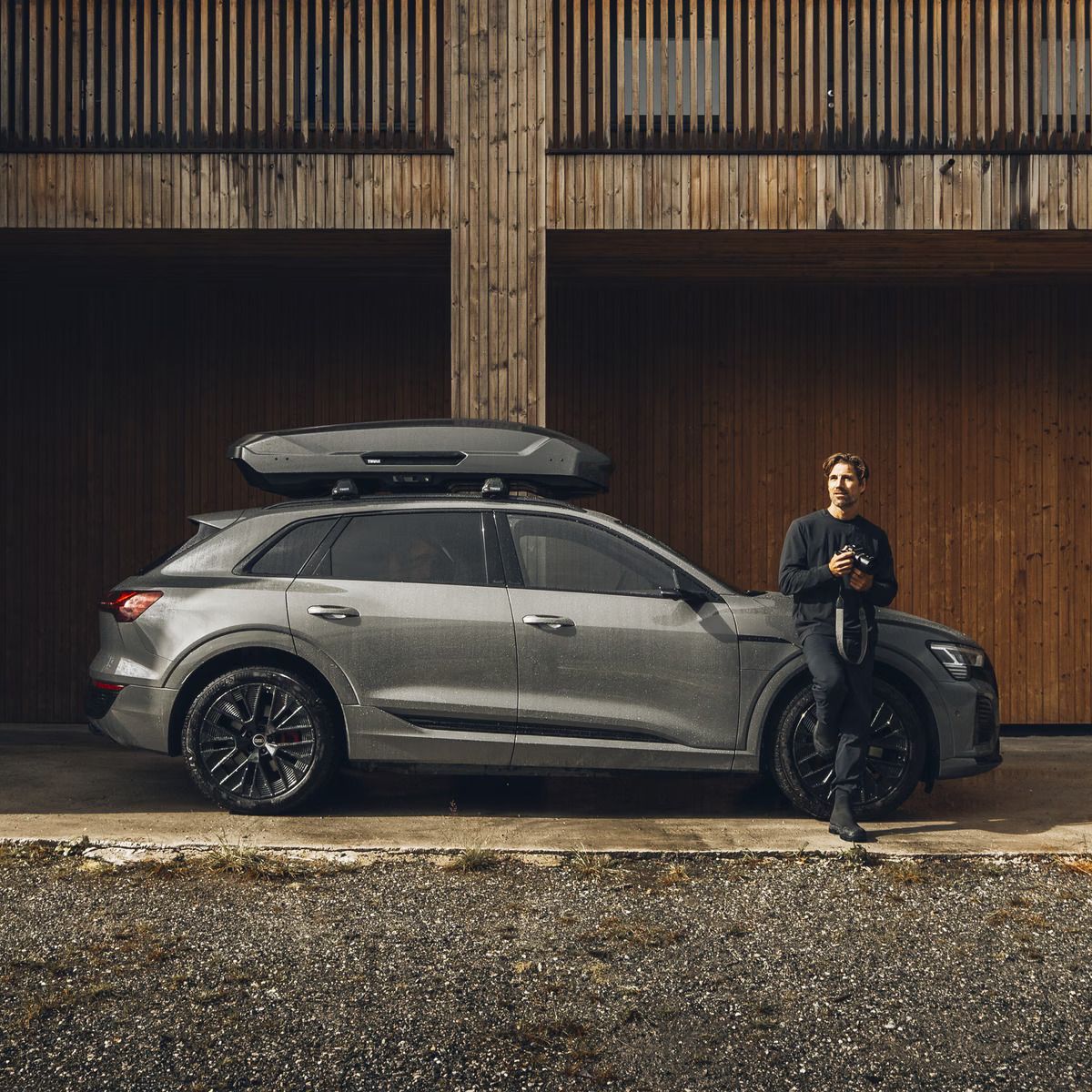 Thule Motion 3 Large Roof Box - Titan Glossy