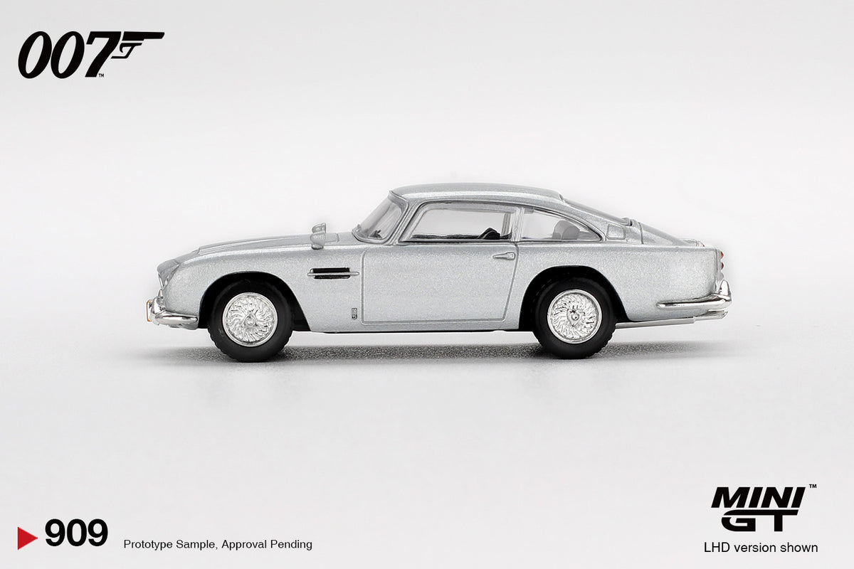 Mini GT – Aston Martin DB5 Casino Royale – product view 2