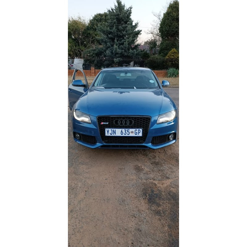 A4 B8 08-11 RS grille w/badge