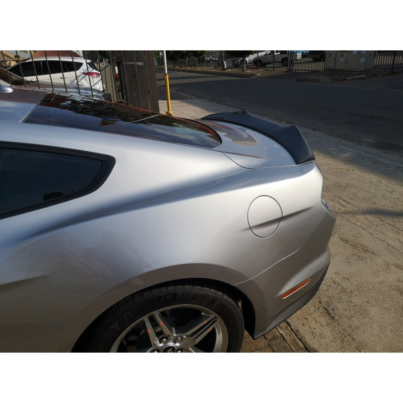 Ford Mustang 2015+ V style Carbon fiber boot spoiler