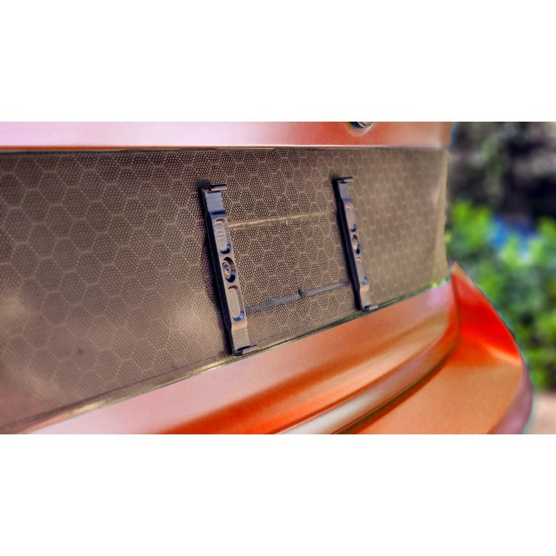 HR carbon concept license plate holder (White)