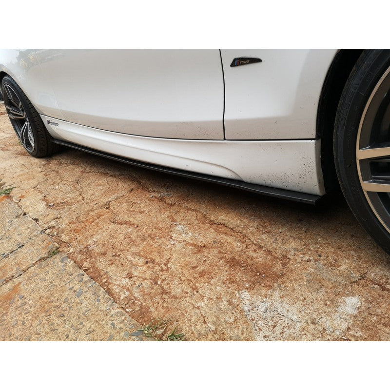 Universal side skirt extension (Flat matt-black)