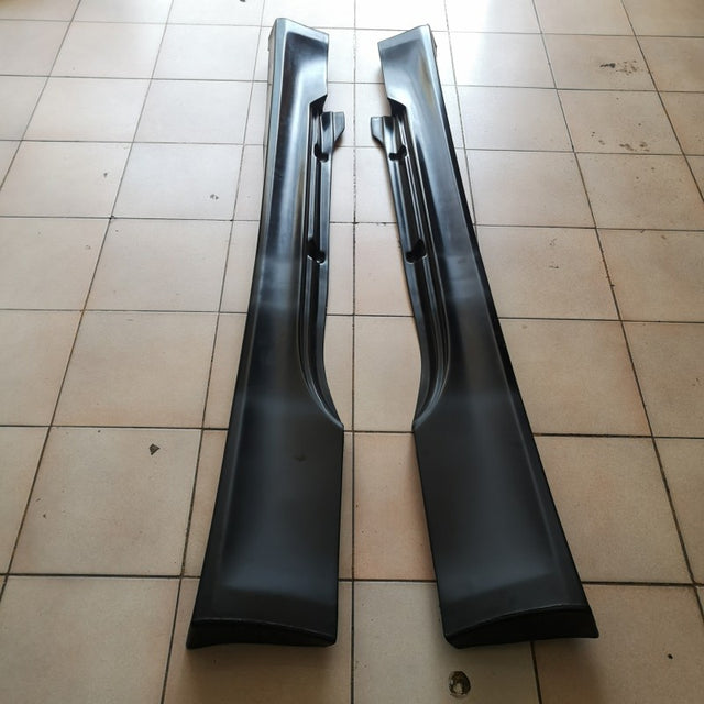 Nissan 350Z V style side skirts