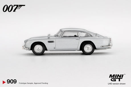 Mini GT – Aston Martin DB5 Casino Royale – product view 2