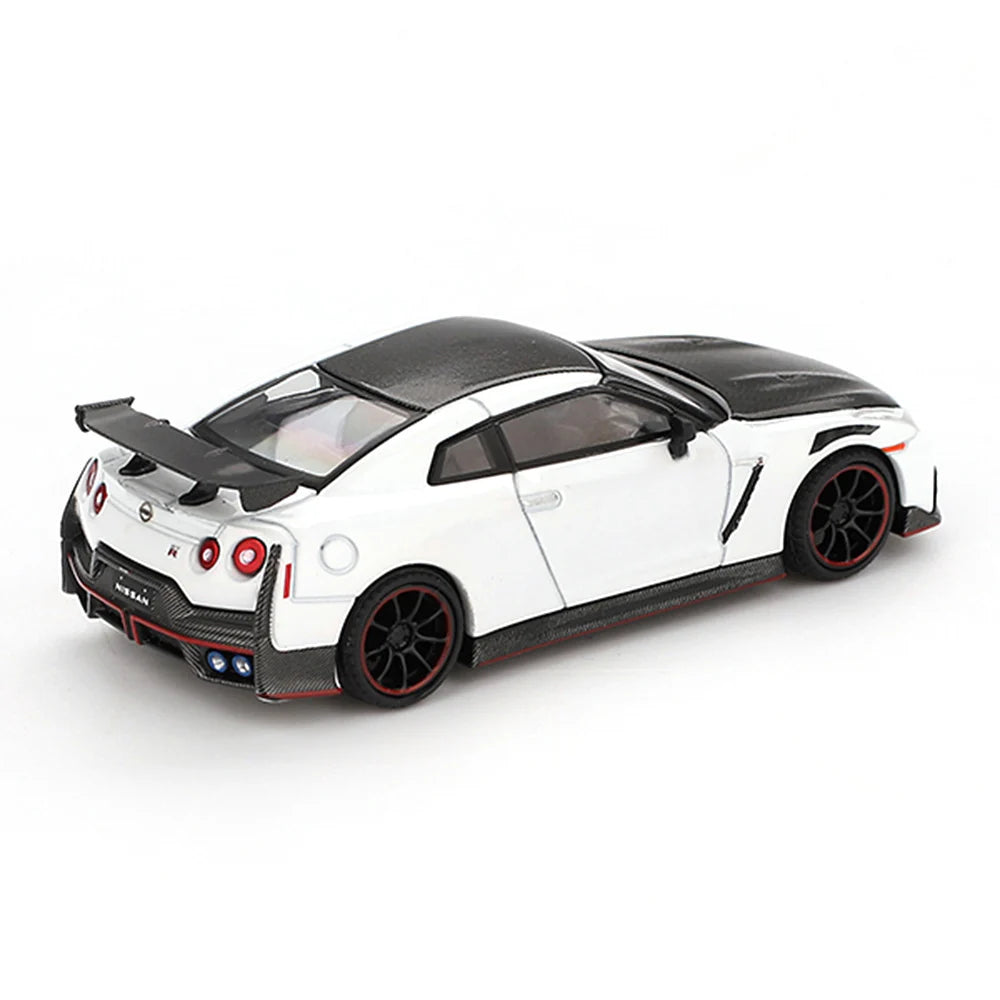 Mini GT – Nissan GT-R Nismo 24 White Pearl – product view 3