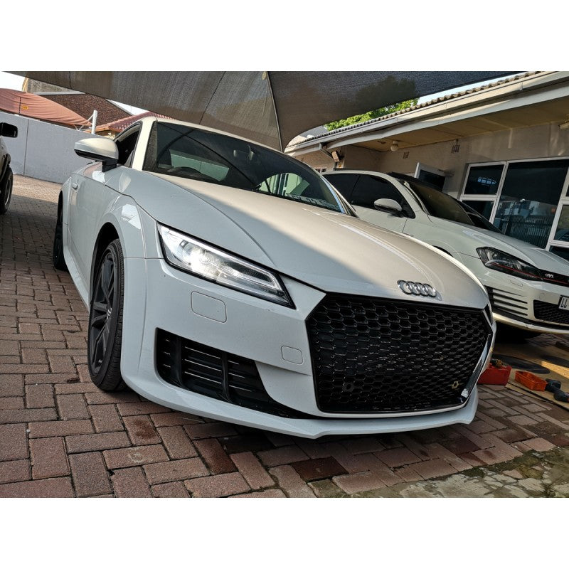 TT 15-18 RS grille w/badge