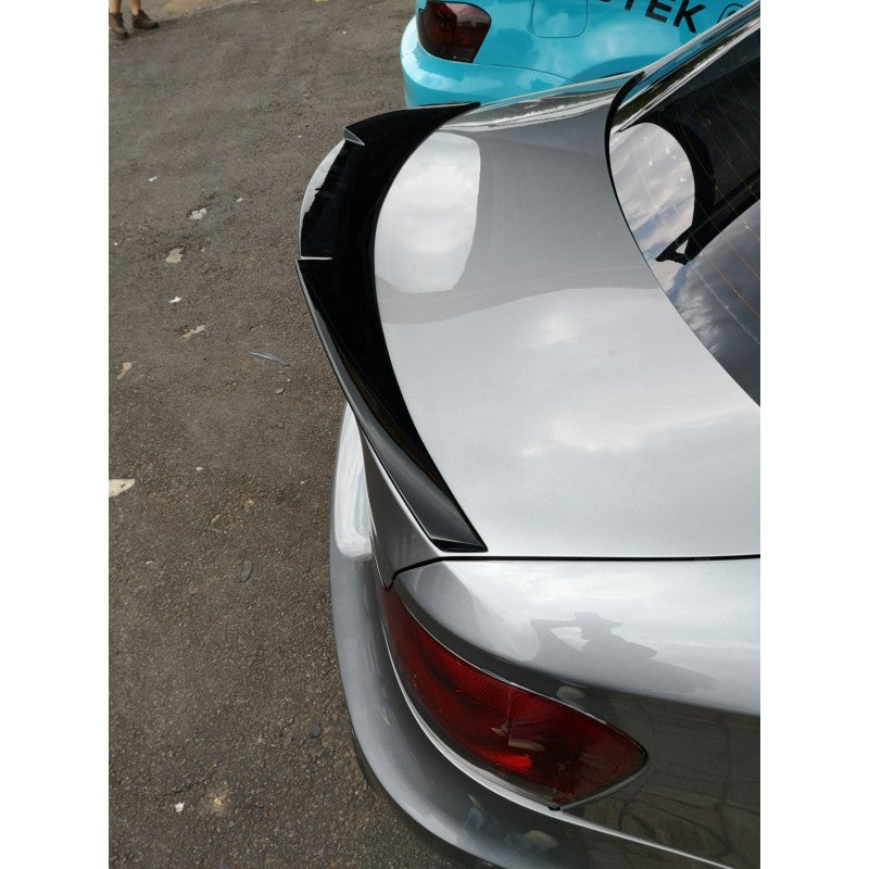 E82 M4 style high kick gloss black boot spoiler