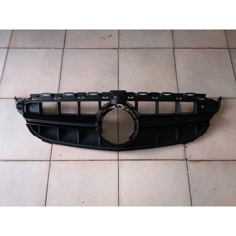 W205 AMG sport grille w/camera