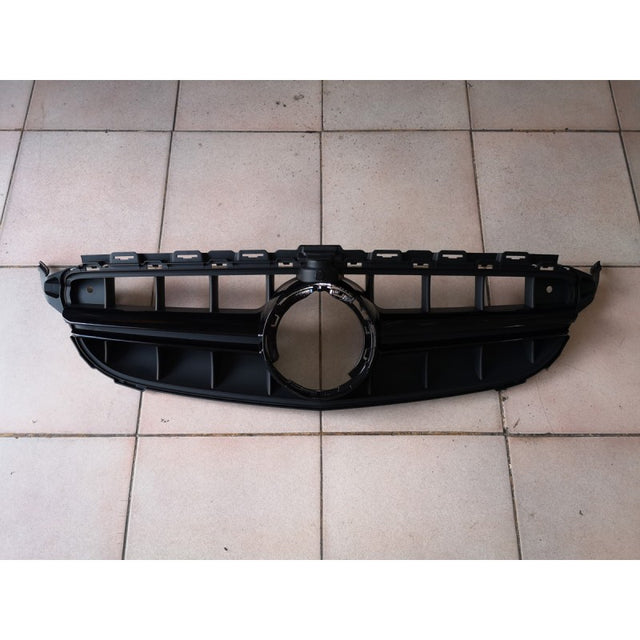 W205 AMG sport grille w/camera