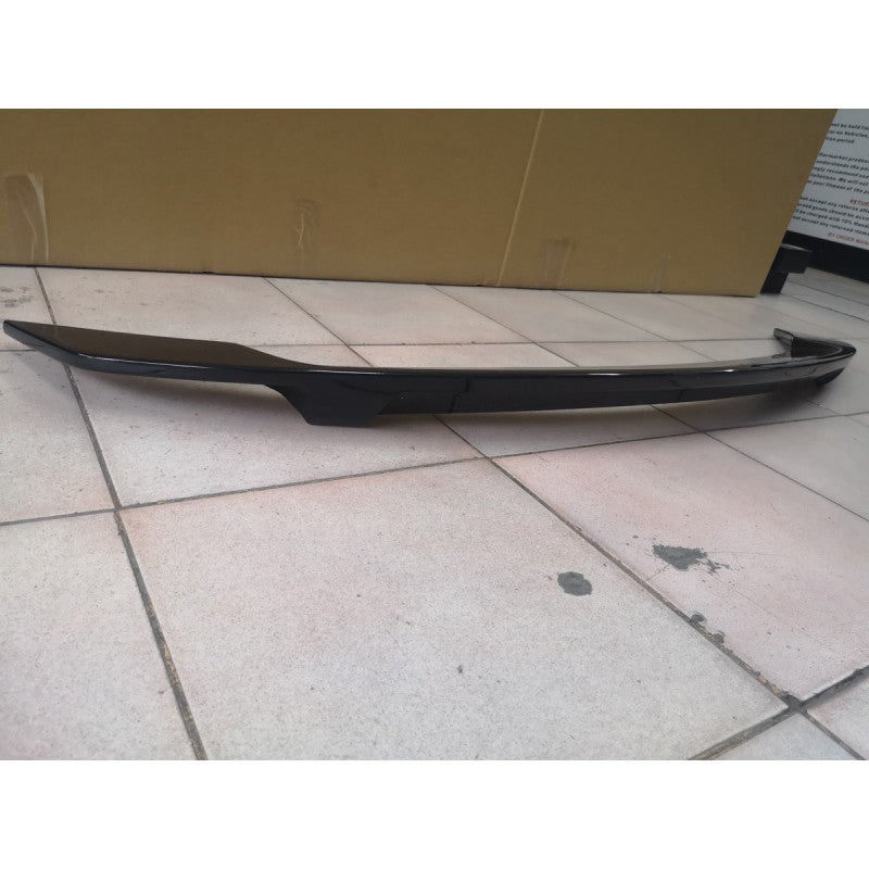 W205 R-Style boot spoiler
